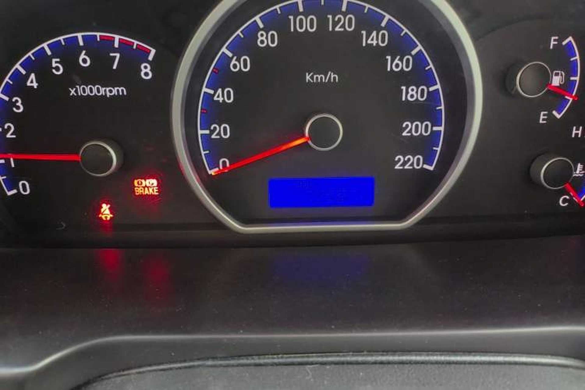 Used Hyundai Celesta 2011 1.6L Manual Comfort Edition Odometer Close Up