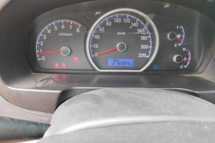 Used Hyundai Celesta 2011 1.6L Manual Comfort Edition Odometer Close Up