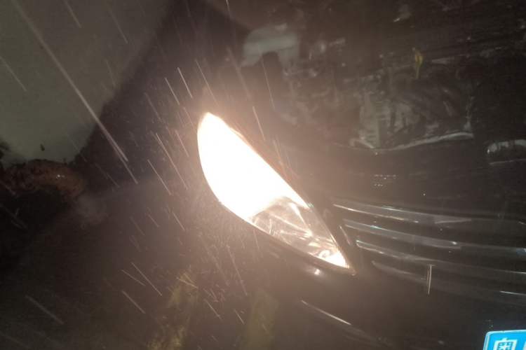 Used Hyundai Celesta 2011 1.6L Automatic Comfort Edition Right Front Headlight