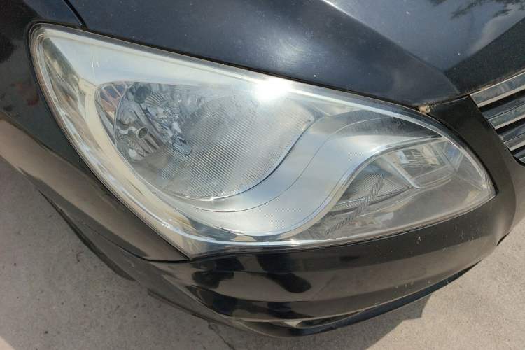 Used Hyundai Celesta 2011 1.6L Manual Luxury Model Right Front Headlight