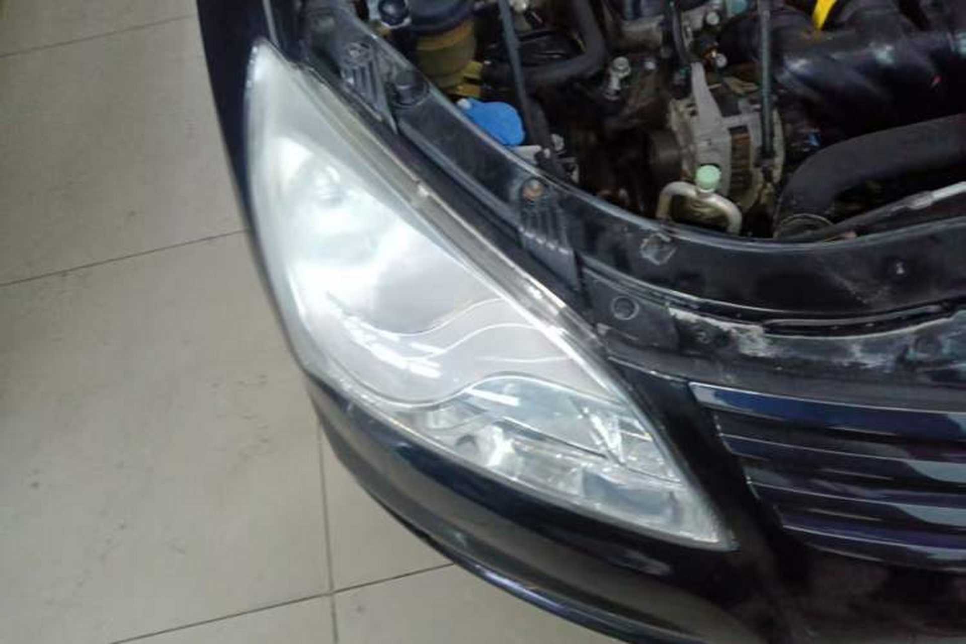 Used Hyundai Celesta 2011 1.6L Manual Luxury Model Right Front Headlight