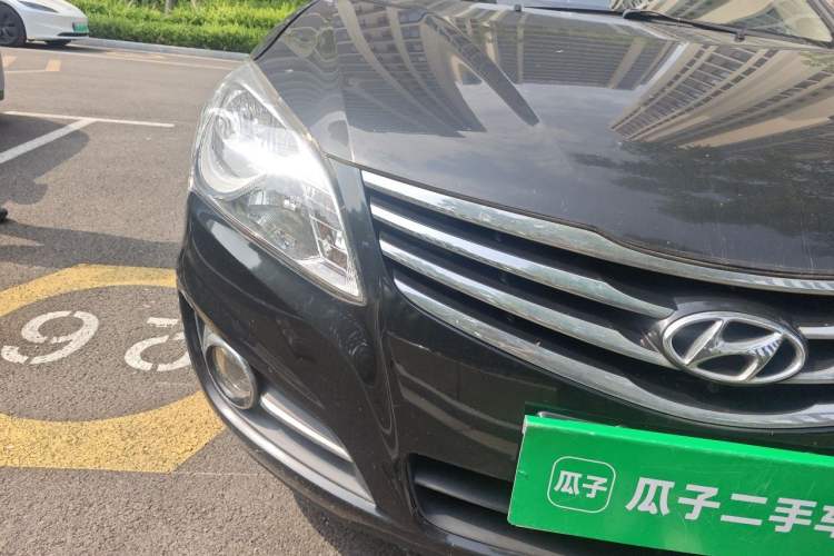 Used Hyundai Celesta 2011 1.6L Manual Comfort Edition Right Front Headlight