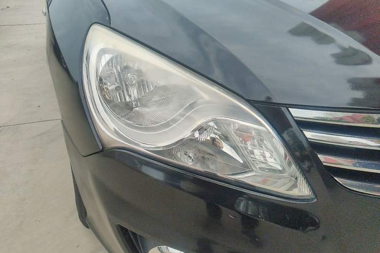 Used Hyundai Celesta 2011 1.6L Manual Comfort Edition Right Front Headlight