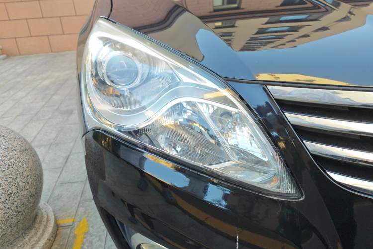 Used Hyundai Celesta 2011 1.6L Manual Comfort Edition Right Front Headlight