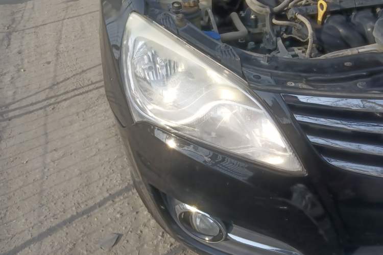 Used Hyundai Celesta 2011 1.6L Manual Comfort Edition Right Front Headlight