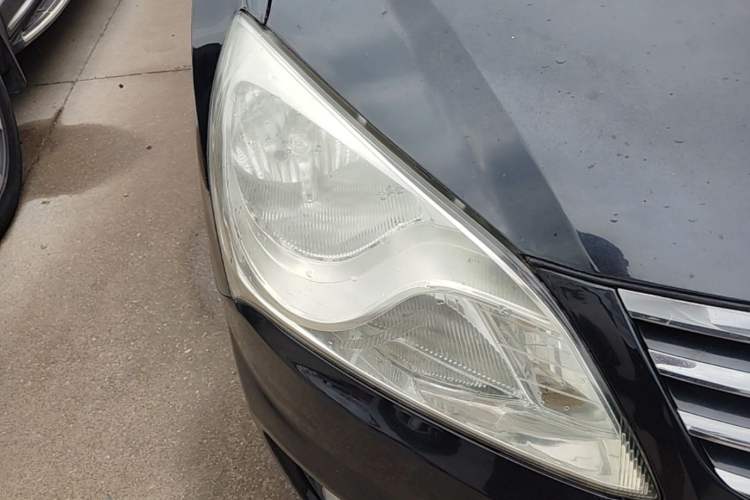 Used Hyundai Celesta 2011 1.6L Manual Comfort Edition Right Front Headlight