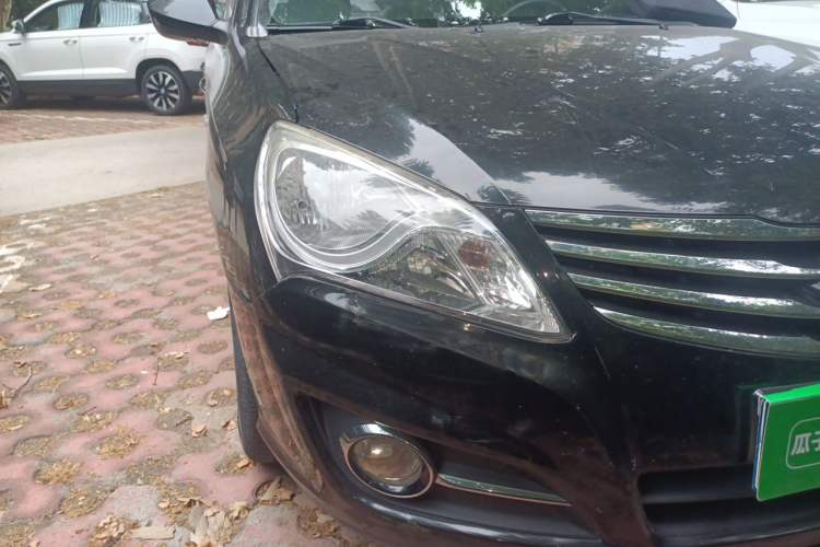 Used Hyundai Celesta 2011 1.6L Manual Comfort Edition Right Front Headlight