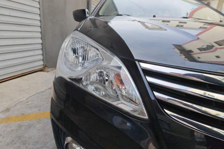Used Hyundai Celesta 2011 1.6L Manual Comfort Edition Right Front Headlight