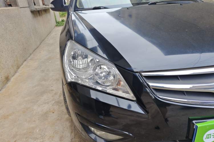 Used Hyundai Celesta 2011 1.6L Manual Luxury Model Right Front Headlight