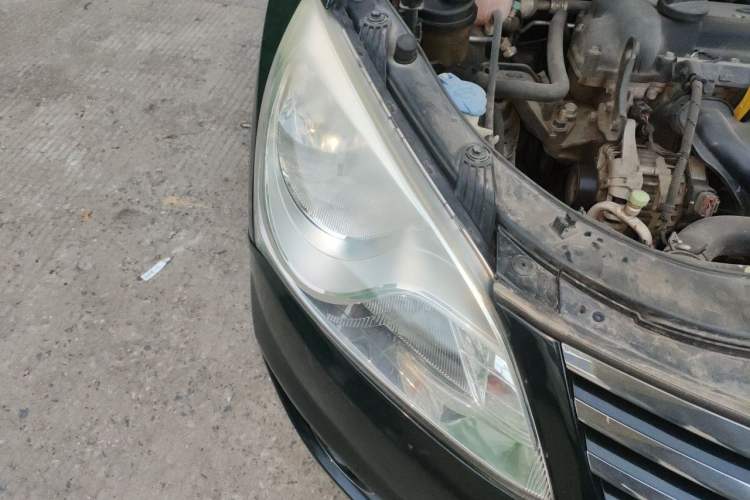 Used Hyundai Celesta 2011 1.6L Automatic Comfort Edition Right Front Headlight