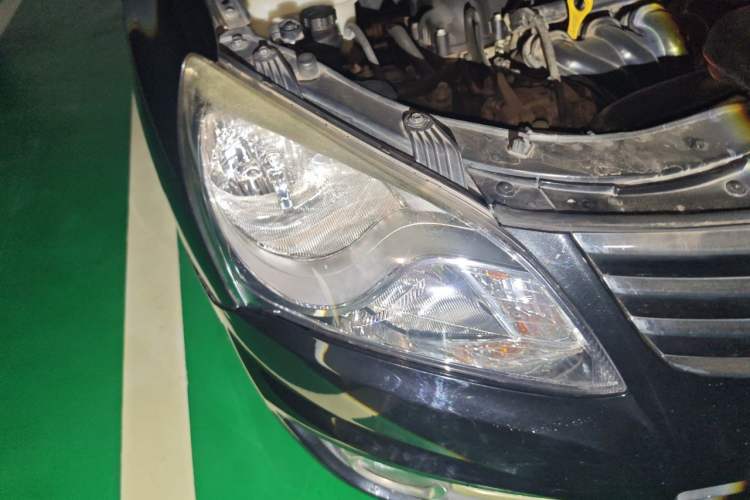 Used Hyundai Celesta 2011 1.6L Automatic Comfort Edition Right Front Headlight
