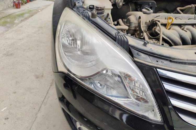 Used Hyundai Celesta 2011 1.6L Manual Comfort Edition Right Front Headlight