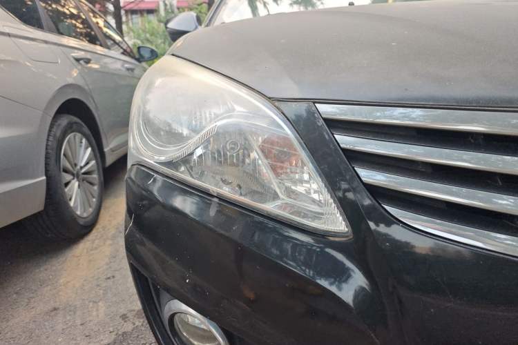 Used Hyundai Celesta 2011 1.6L Automatic Comfort Edition Right Front Headlight