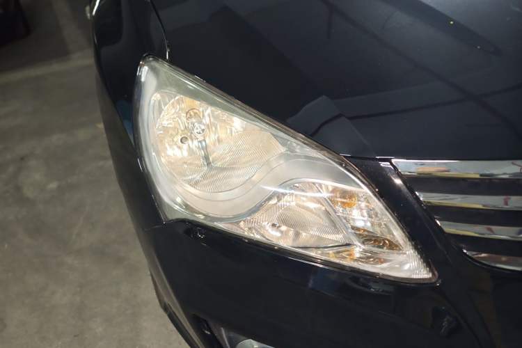 Used Hyundai Celesta 2011 1.6L Automatic Comfort Edition Right Front Headlight