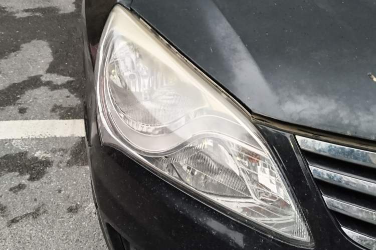 Used Hyundai Celesta 2011 1.6L Manual Luxury Model Right Front Headlight