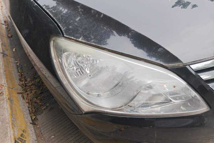 Used Hyundai Celesta 2011 1.6L Manual Comfort Edition Right Front Headlight