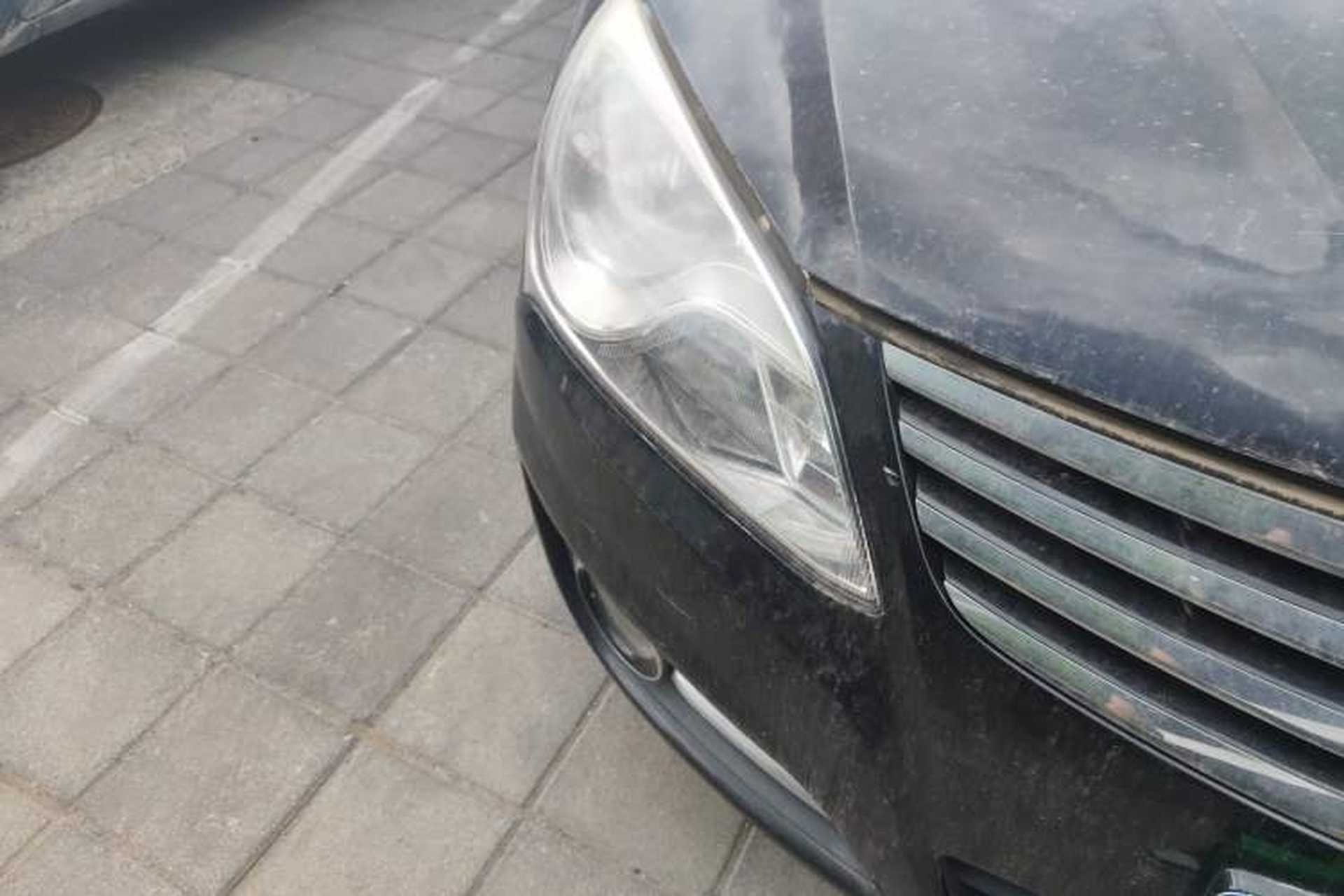 Used Hyundai Celesta 2011 1.6L Manual Comfort Edition Right Front Headlight