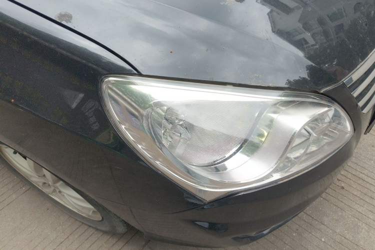 Used Hyundai Celesta 2011 1.6L Manual Comfort Edition Right Front Headlight
