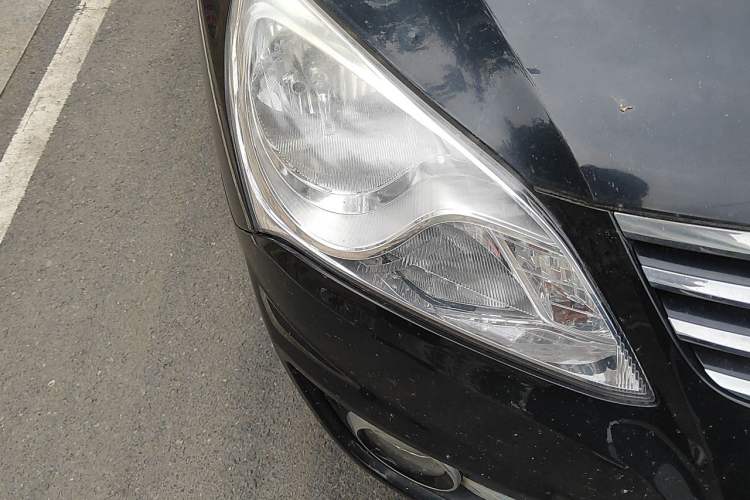 Used Hyundai Celesta 2011 1.6L Manual Comfort Edition Right Front Headlight