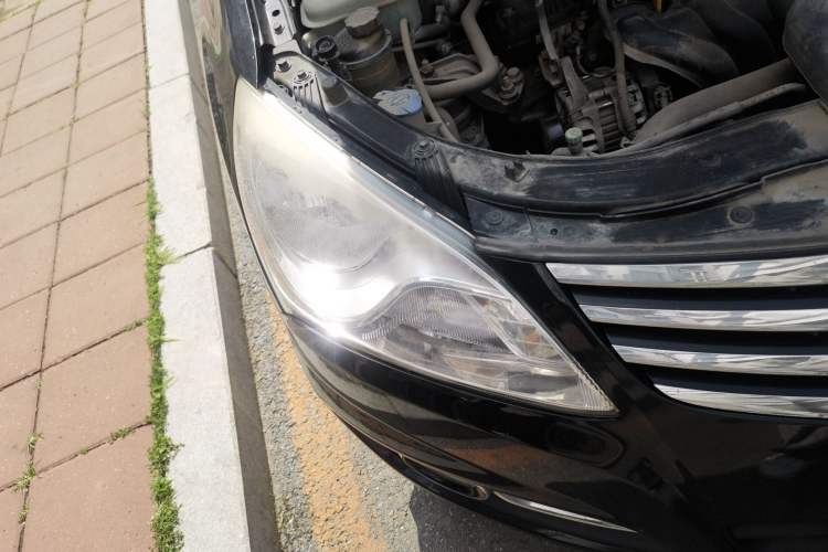 Used Hyundai Celesta 2011 1.6L Manual Comfort Edition Right Front Headlight
