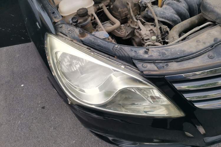 Used Hyundai Celesta 2011 1.6L Manual Luxury Model Right Front Headlight