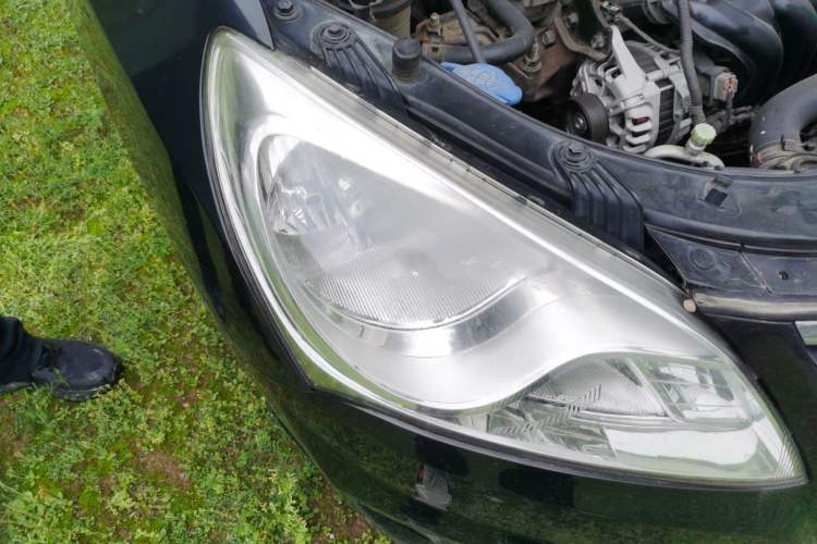 Used Hyundai Celesta 2011 1.6L Automatic Comfort Edition Right Front Headlight
