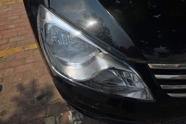 Used Hyundai Celesta 2011 1.6L Automatic Comfort Edition Right Front Headlight