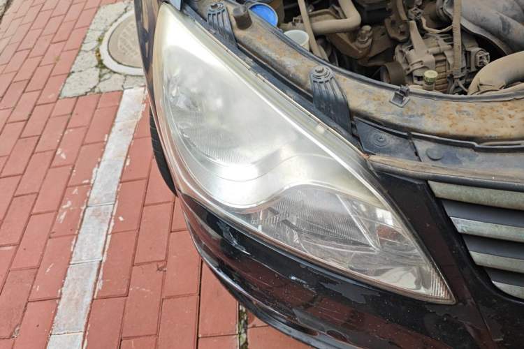Used Hyundai Celesta 2011 1.6L Manual Comfort Edition Right Front Headlight