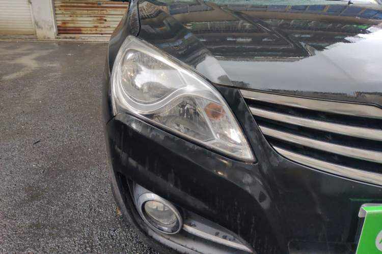 Used Hyundai Celesta 2011 1.6L Manual Comfort Edition Right Front Headlight
