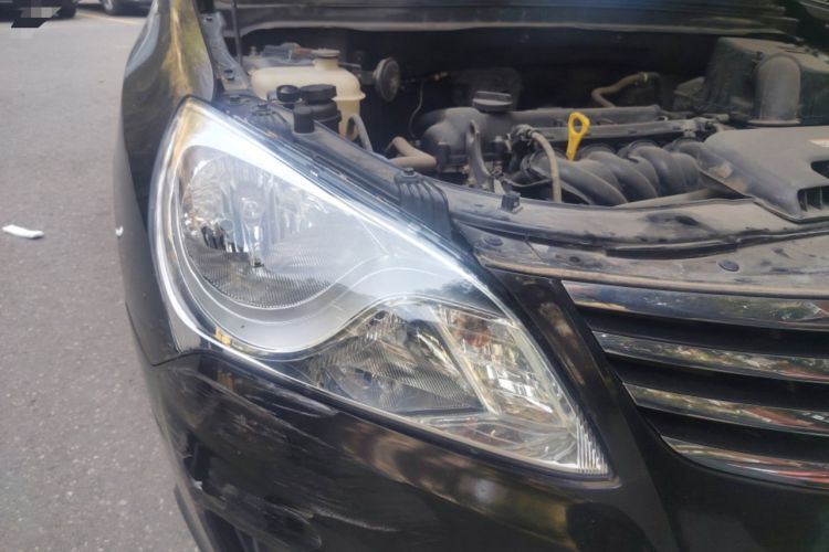 Used Hyundai Celesta 2011 1.6L Manual Comfort Edition Right Front Headlight