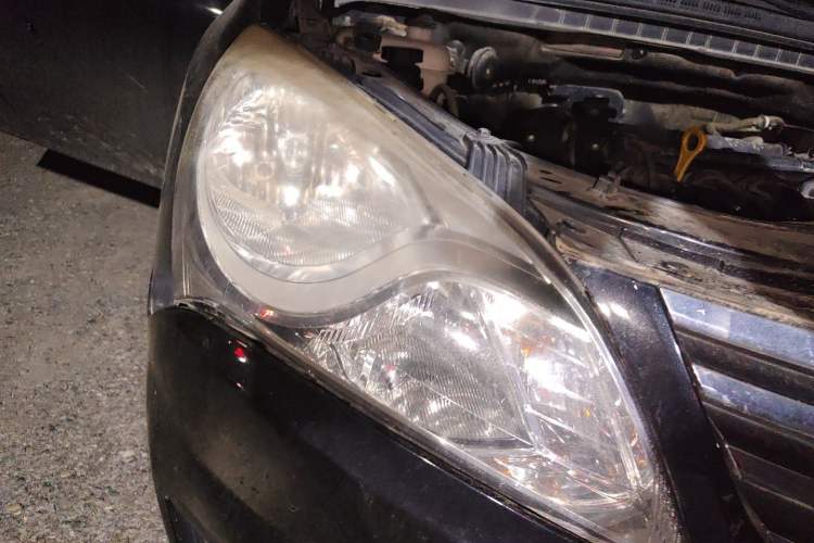 Used Hyundai Celesta 2011 1.6L Manual Comfort Edition Right Front Headlight