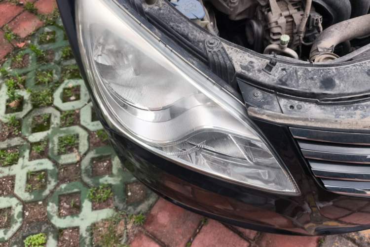 Used Hyundai Celesta 2011 1.6L Manual Comfort Edition Right Front Headlight