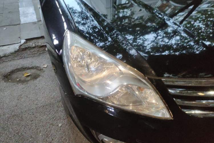 Used Hyundai Celesta 2011 1.6L Manual Comfort Edition Right Front Headlight