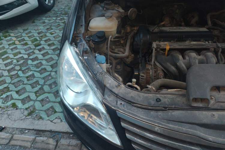 Used Hyundai Celesta 2011 1.6L Automatic Comfort Edition Right Front Headlight