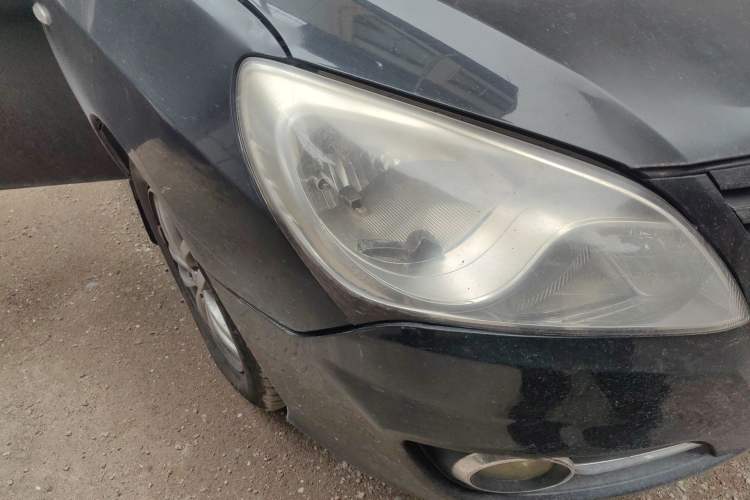 Used Hyundai Celesta 2011 1.6L Manual Comfort Edition Right Front Headlight