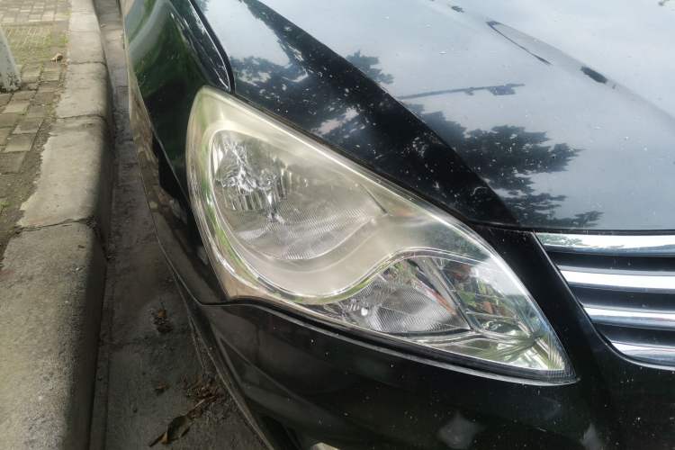 Used Hyundai Celesta 2011 1.6L Manual Comfort Edition Right Front Headlight