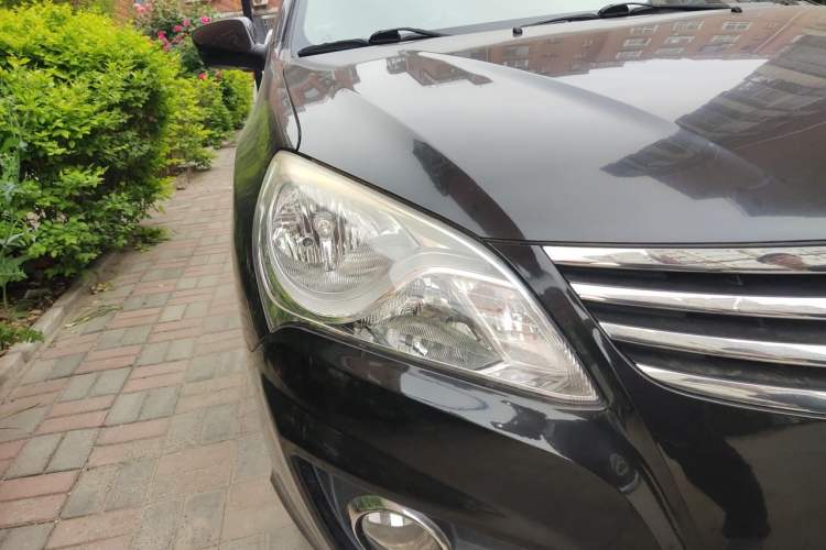 Used Hyundai Celesta 2011 1.6L Manual Comfort Edition Right Front Headlight