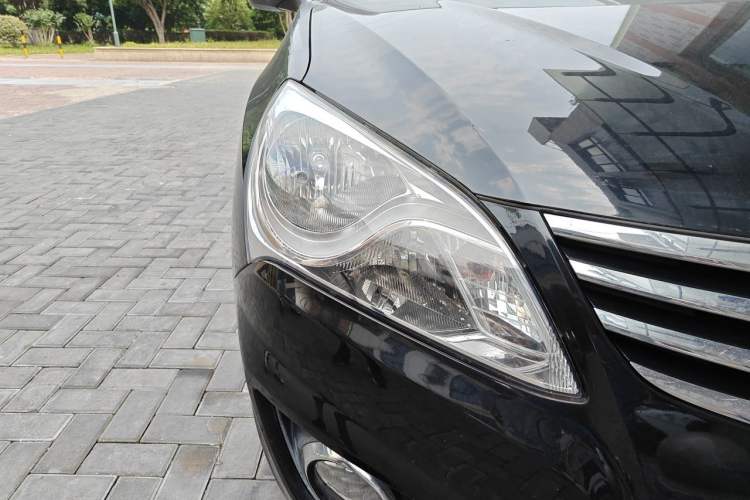 Used Hyundai Celesta 2011 1.6L Manual Luxury Model Right Front Headlight