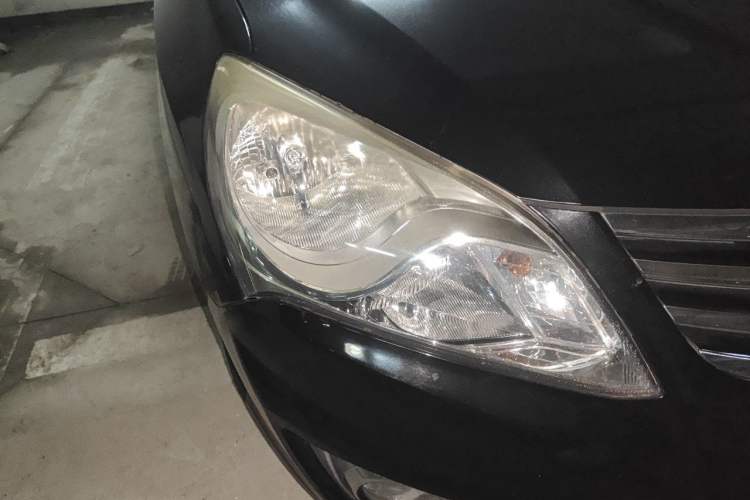 Used Hyundai Celesta 2011 1.6L Manual Luxury Model Right Front Headlight