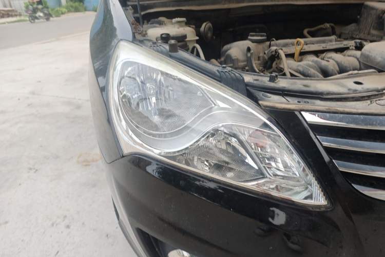 Used Hyundai Celesta 2011 1.6L Manual Comfort Edition Right Front Headlight