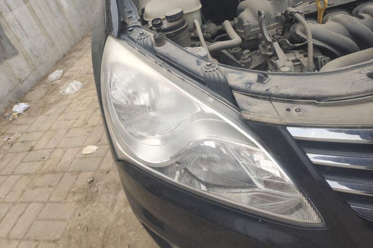 Used Hyundai Celesta 2011 1.6L Manual Comfort Edition Right Front Headlight