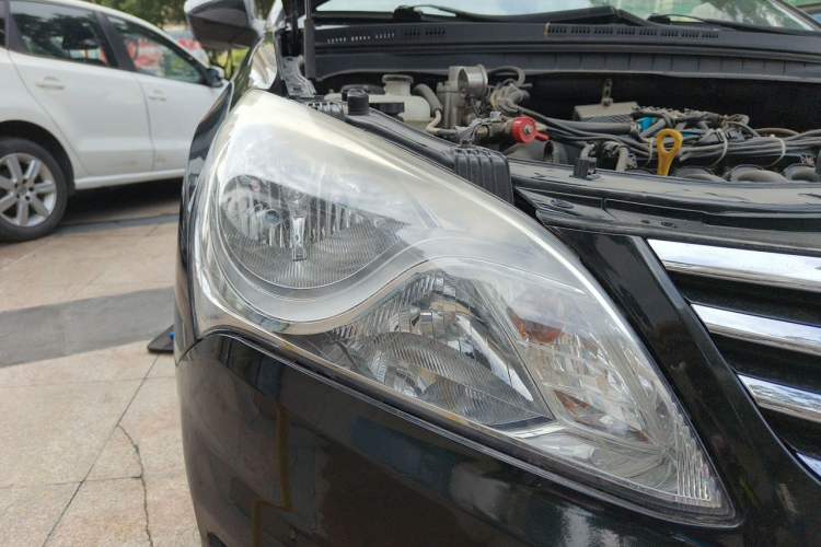 Used Hyundai Celesta 2011 1.6L Manual Comfort Edition Right Front Headlight