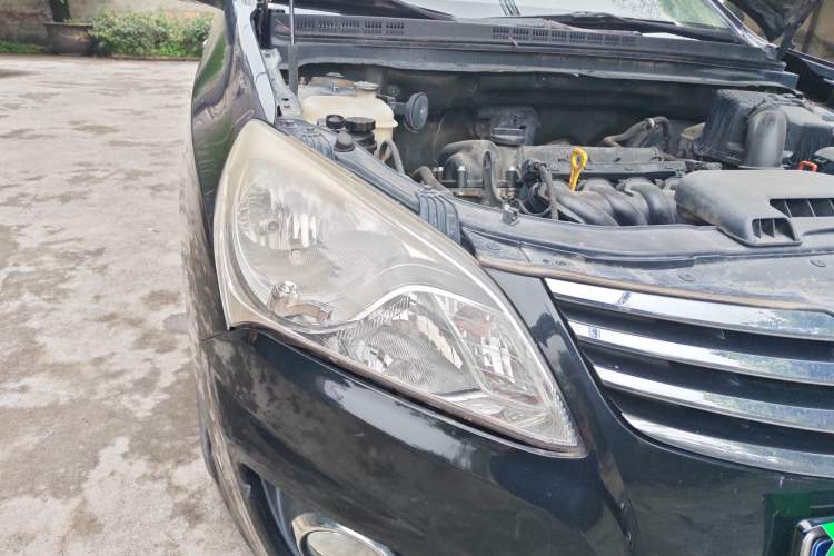 Used Hyundai Celesta 2011 1.6L Automatic Comfort Edition Right Front Headlight
