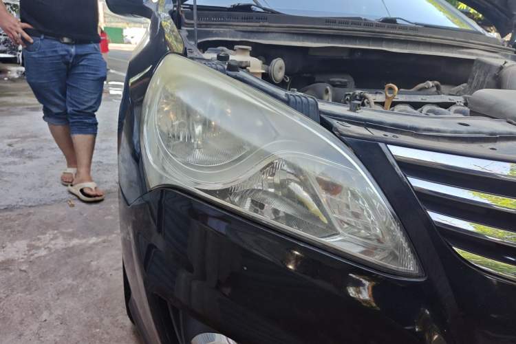 Used Hyundai Celesta 2011 1.6L Manual Comfort Edition Right Front Headlight