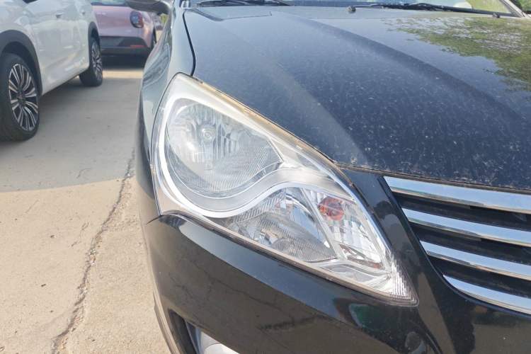 Used Hyundai Celesta 2011 1.6L Manual Comfort Edition Right Front Headlight