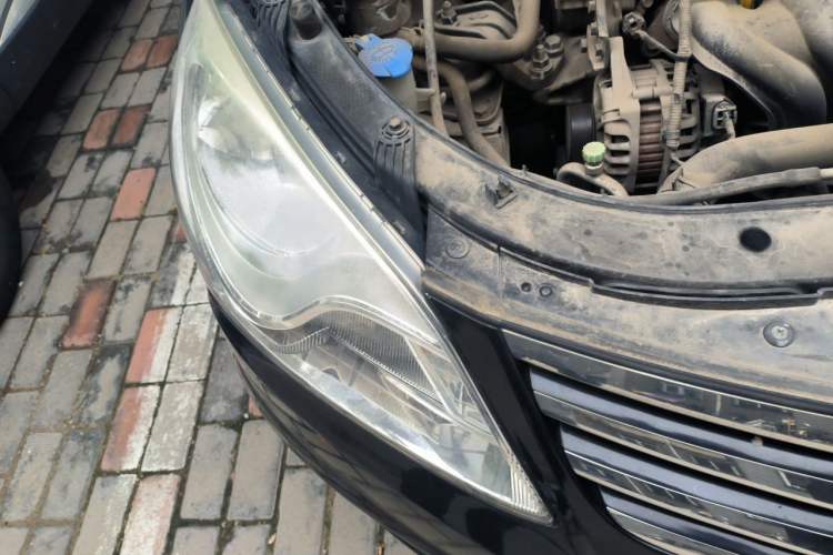 Used Hyundai Celesta 2011 1.6L Manual Luxury Model Right Front Headlight