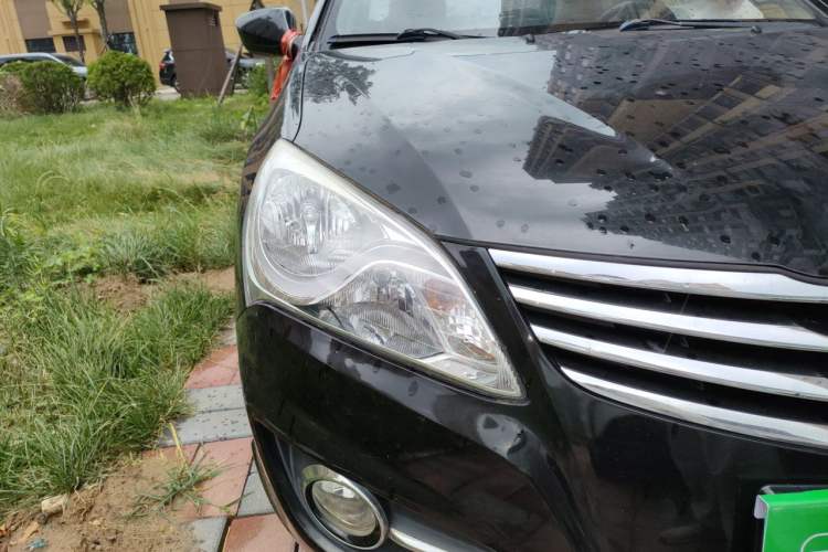 Used Hyundai Celesta 2011 1.6L Manual Comfort Edition Right Front Headlight