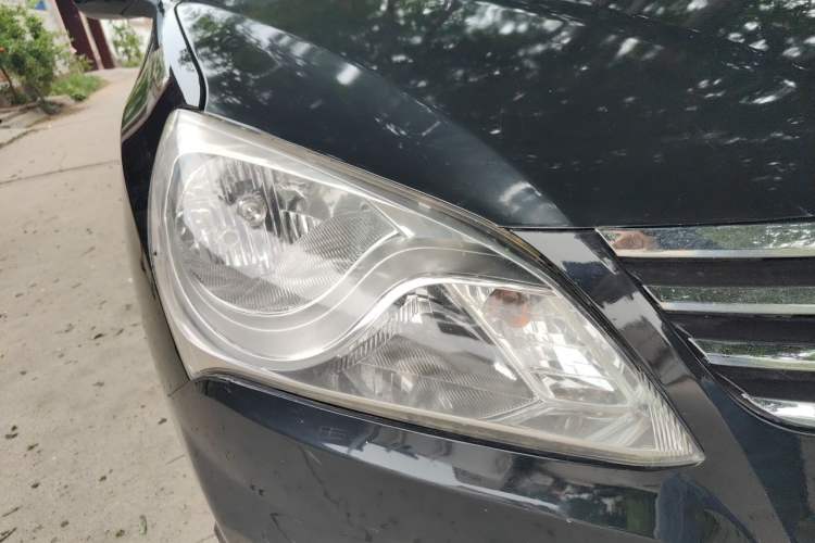 Used Hyundai Celesta 2011 1.6L Manual Comfort Edition Right Front Headlight