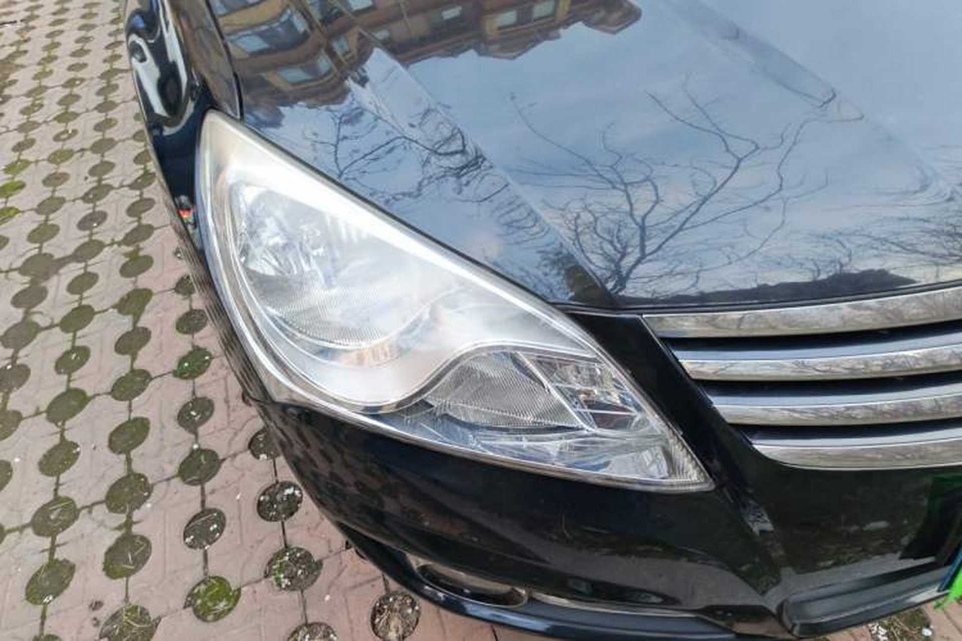 Used Hyundai Celesta 2011 1.6L Manual Comfort Edition Right Front Headlight