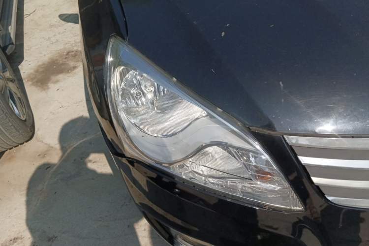 Used Hyundai Celesta 2011 1.6L Manual Comfort Edition Right Front Headlight